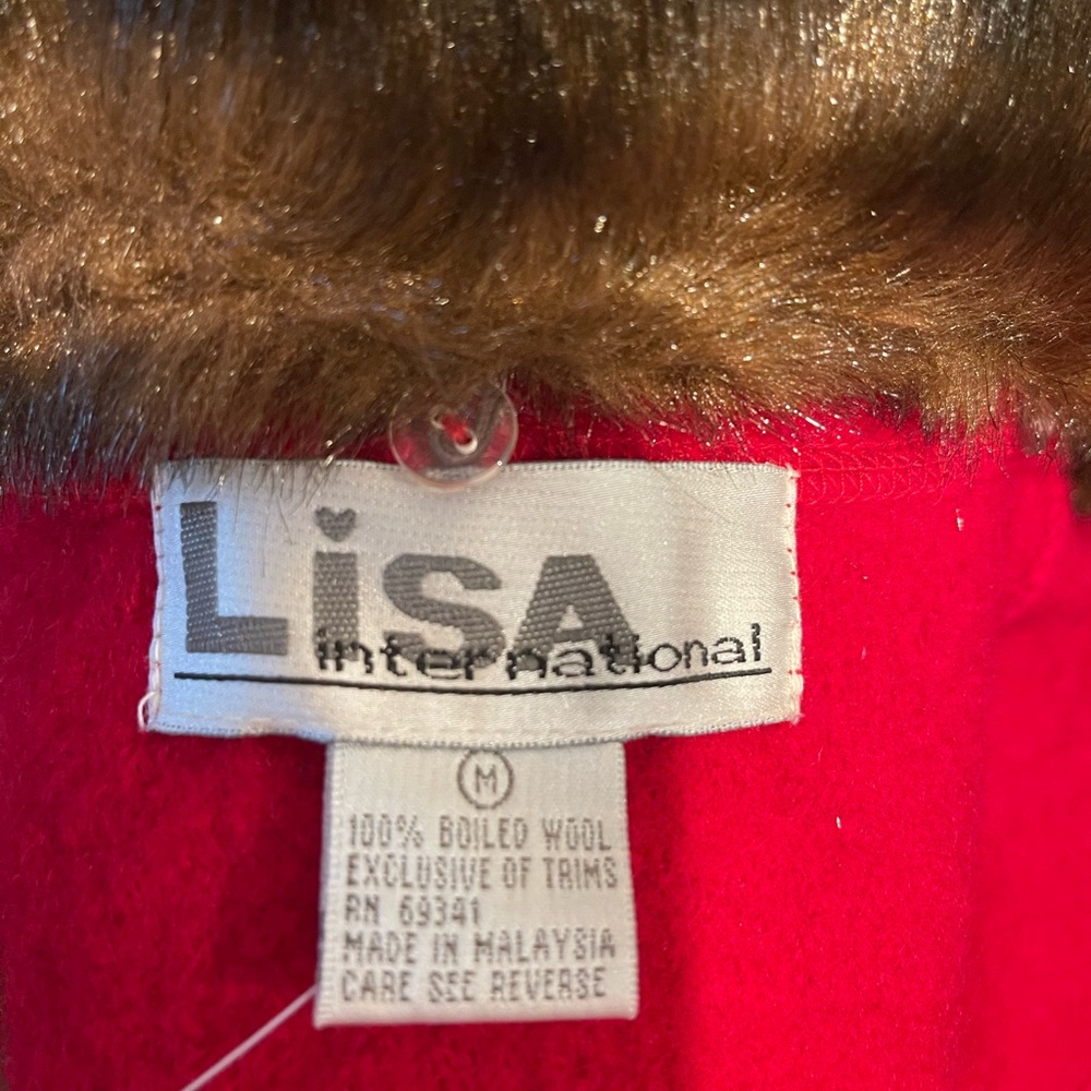 NWT. Lisa international red wool coat with removable fur collar. Size medium. - Picture 5 of 5
